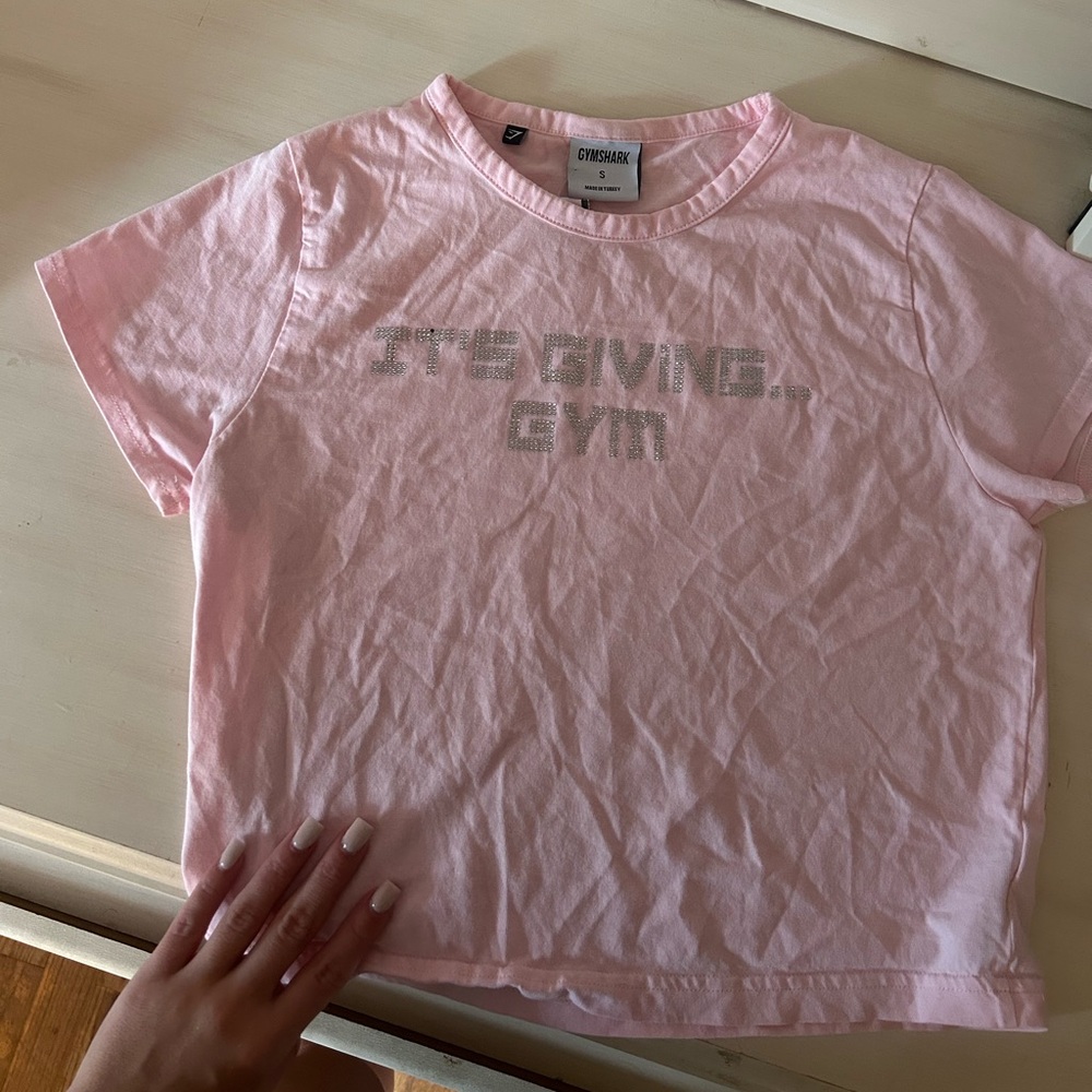 Gymshark T-shirt “it’s giving gym”